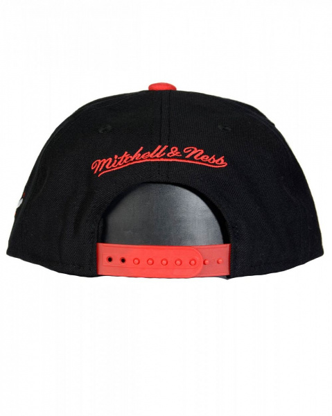 Бейсболка прямая Mitchell and Ness Chicago Bulls Stripe ( Chicago Bulls Stripe Black Red)