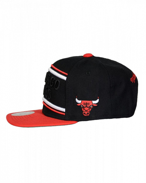 Бейсболка прямая Mitchell and Ness Chicago Bulls Stripe ( Chicago Bulls Stripe Black Red)