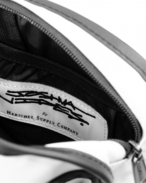 Сумка Herschel CRUZ 10510-03103 (WHITE/BLK 0.5 L)