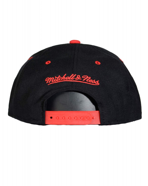 Бейсболка с прямым козырьком Mitchell and Ness EU161 GUARD Boston Bruins Black (Miami Heat Black)